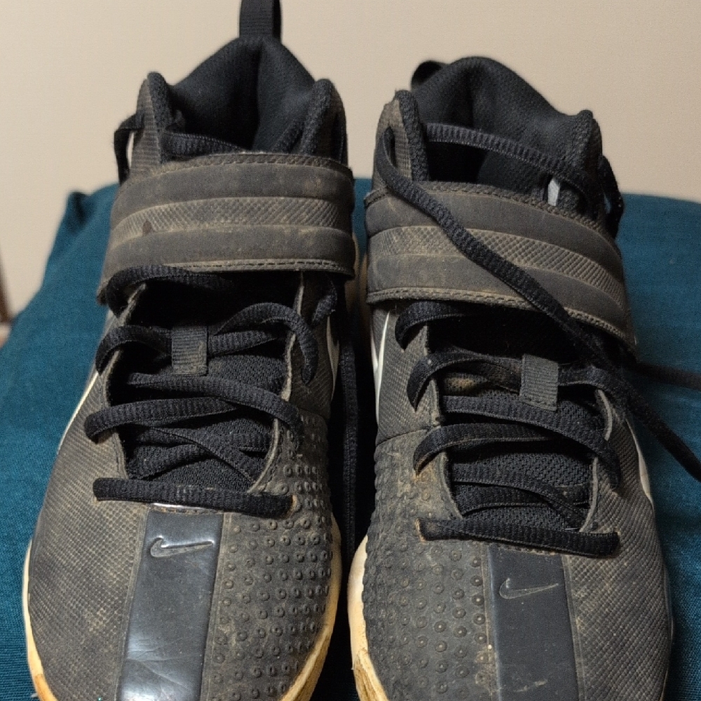 Nike Kids Black and Gray Sneakers